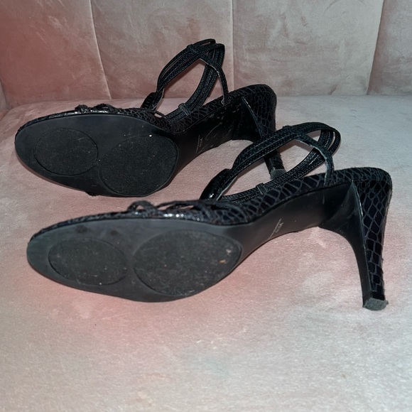 New York Transit Black Heels - Picture 4 of 9